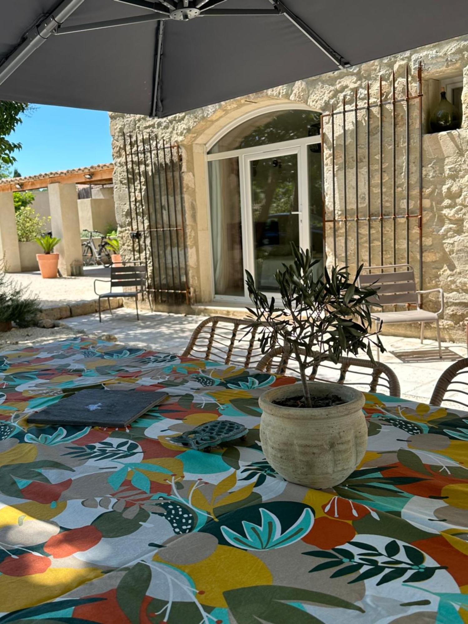 Mas Le Petit Paradou Exterior photo